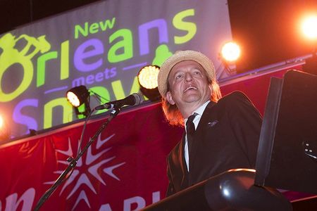 Am Arlberg treffen sich auch in diesem Jahr viele Jazz-Groeßen um das internationale Publikum zu begeistern. Auf dem Foto der Organisator Markus Linder mit seiner Blues-Band beim New Orleans meets Snow Festival