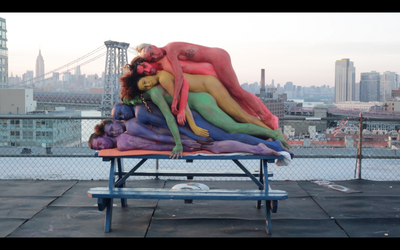 Videosstills der Kuenstlerin Melanie Bonajo - Flower Power