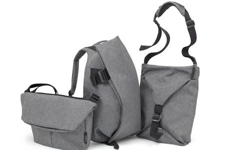 Französische Leichtigkeit vereint mit innovativem Design: So lässt sich Côte&Ciel wohl am besten zusammenfassen. 2008 in Paris gegründet, stellt das Label hochwertige Lifestyle-Bags für „creatives on the move“ her. Alle Rucksäcke, Messenger Bags und Sleeves von Côte&Ciel zeichnen sich durch moderne Stoffe sowie einer besonderen Einfachheit, geraden Linien und einem innovativen Design aus.