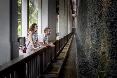 Seit 1912 atmen Bad-Reichenhall-Besucher am Gradierhaus im Königlichen Kurgarten den Dampf von hochkonzentrierter, 26-prozentiger Alpensole ein. Mit 160 Metern Länge und 13 Metern Höhe gilt es als größtes Freiluftinhalatorium der Welt