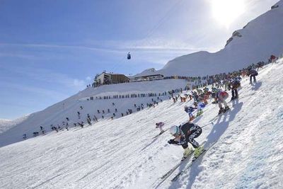 Startschuss am Vallugagrat – beim Kultrennen Der Weiße Rausch in St. Anton am Arlberg/Ossterreich messen sich alljaehrlich ueber 500 internationale Athleten