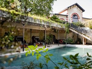 Das Hotel ist ein Treffpunkt für Künstler mit Kunstausstellungen, kleinen Konzerten und literarischen Treffen Das Hotel ist ein Treffpunkt für Künstler mit Kunstausstellungen, kleinen Konzerten und literarischen Treffen