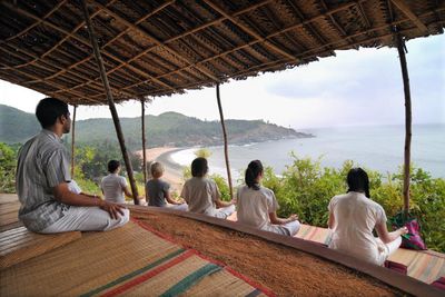 Neu ab Oktober bietet SwaSwara drei maßgeschneiderte Programme, um noch besser auf persönliche Bedürfnisse eingehen zu können: „Shanti“ für Yoga-Fans, „Prana“ mit dem Fokus auf Ayurveda und „Swastha“ für diejenigen, die sanft entgiften möchten