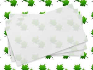 Zuerst muss das richtige Papier für die selbst gestaltete Einladung ausgewählt werden