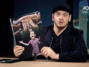 Kaya Yanar erzählt von Krankheiten, die er schon im Urlaub hatte. Ob die Impfungen auch gegen Gesichtsentgleisungen helfen?
