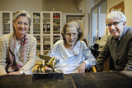maria lassing wird mit dem goldenen loewen geehrt