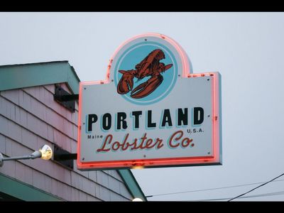 Freunde von frischen Meeresfruechten und Fisch sollten unbedingt eine Lobster-Roll probieren