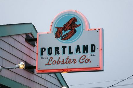 Freunde von frischen Meeresfruechten und Fisch sollten unbedingt eine Lobster-Roll probieren