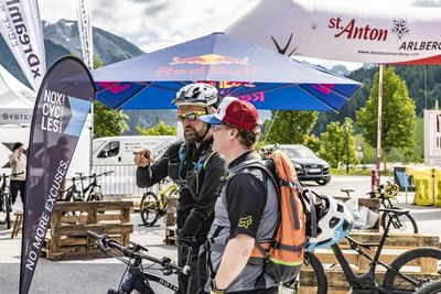 Fachsimpeln in St. Anton am Arlberg in Oesterreich das zweite E-Bike Fest lockt Interessierte von 21. bis 23. Juni 2019 ins Tiroler Bergdorf