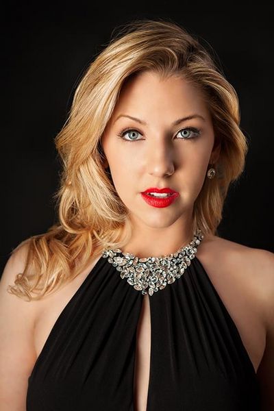 Preistraegerin Sopranistin Anna Voshege