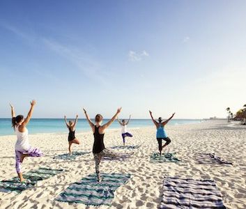 Reisen Aruba Yoga am Strand