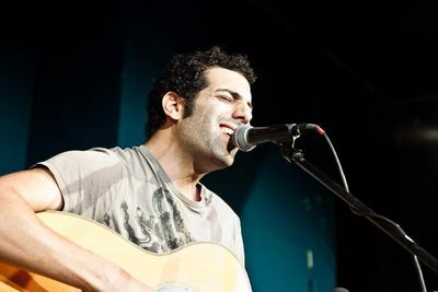 Gesangstalent Elad Yaakov bei Tatort Kunst 2014