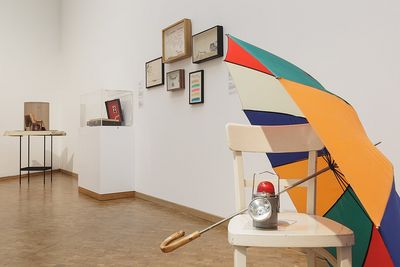 Der Stuhl als Kunst Installationsansicht Kunst ins Leben Der Sammler Wolfgang Hahn und die 60er Jahre