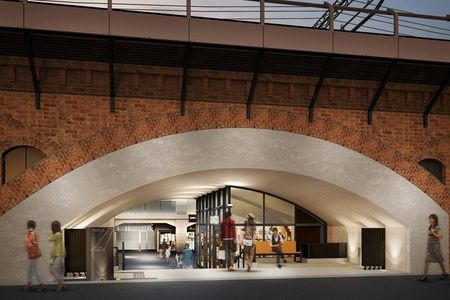 Das Hibiya OKUROJI eroeffnet unter historischer Viaduktbruecke