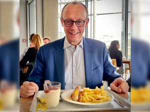 Da freut sich aber jemand auf sein Mittagessen Da freut sich aber jemand auf sein Mittagessen