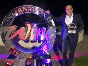 Hans Tschida wurde zum achten Mal zum "Sweet Winemaker of the Year" Hans Tschida wurde zum achten Mal zum "Sweet Winemaker of the Year"