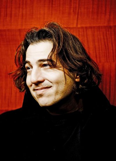 Zum Auftakt ist er in einer langen „Fazıl Say Nacht“ am Samstag, 10. November, und am Morgen danach, am 11. November, beim Lunchkonzert mit Musikern des hr-Sinfonieorchesters in seiner ganzen Bandbreite zu erleben