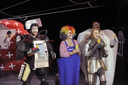 Das Junge Schauspielhaus Düsseldorf im Mai mit Wunder des Alltags, Almost Lovers und Ente, Tod und Tulpe unterwegs