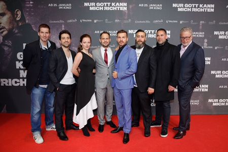 NUR GOTT KANN MICH RICHTEN feierte in Frankfurt Premiere und alle Stars waren dabei