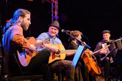 Die Grenzgaenger geben Konzert beim 40. Open Ohr Festival in Mainz