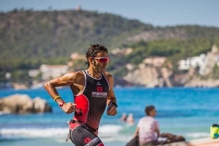 Der Dreikampf Challenge Peguera-Mallorca fuehrt Teilnehmer durch die mediterrane Landschaft im Südwesten der spanischen Insel