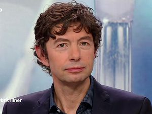 Merkels Hof-Virologe Christian Dorsten bekommt 50.000 Euro aus Steuermitteln Merkels Hof-Virologe Christian Dorsten bekommt 50.000 Euro aus Steuermitteln