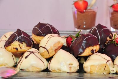 Koestlichkeiten am Dessertbuffet.
