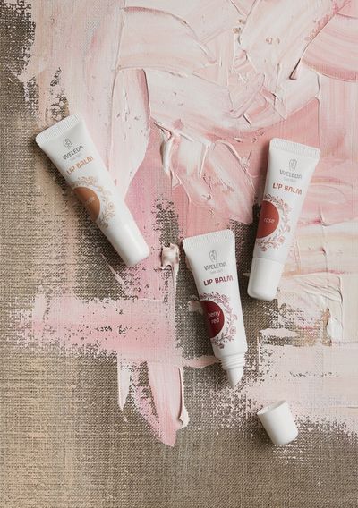 Die neuen Lippenpflegestifte von Weleda im natuerlichen Look