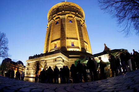 Alles ganz im Vorrübergehen! In einem 60 Meter hohen Gebäude. Mit einem Durchmesser von 19 Metern. In dem weltbekannten Mannheimer Wasserturm.
