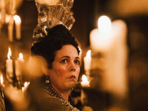 Golden Globe als Beste Hauptdarstellerin fuer Olivia Colman in THE FAVOURITE INTRIGEN UND IRRSINN Golden Globe als Beste Hauptdarstellerin fuer Olivia Colman in THE FAVOURITE INTRIGEN UND IRRSINN