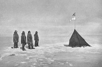 Roald Amundsen, Helmer Hanssen, Sverre Hassel und Oskar Wisting am Suedpol