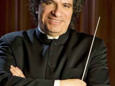 Giancarlo Guerrero gibt Konzert mit hr-Sinfonieorchester