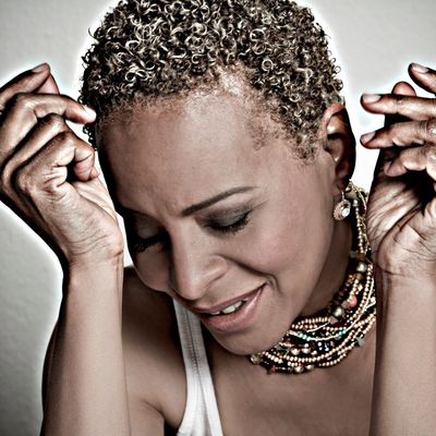 Jocelyn B. Smith gibt beim Kissinger Winterzauber ein Konzert