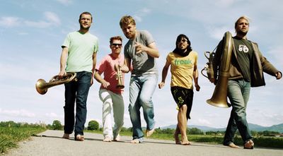 LaBrassBanda bringen Tuba und Trompete zum Meersburg Open Air