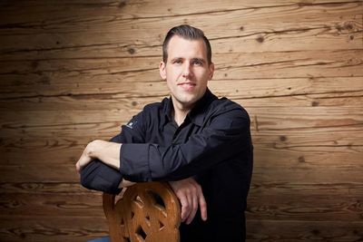 Spitzenküche made in St. Anton am Arlberg/Tirol – 2019 erstmals ausgezeichnet, prämierten die Tester des Gault&Millau 2021 die Alpin Gourmet Stube im Hotel Gletscherblick unter Leitung von Paul Markovics mit drei Hauben