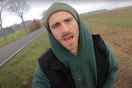 Im Vorfeld der Auktion im März 2021 gab Kliemann dem Branchenmagazin t3n ein ausführliches Interview. Schließlich betrete er mal wieder Neuland
