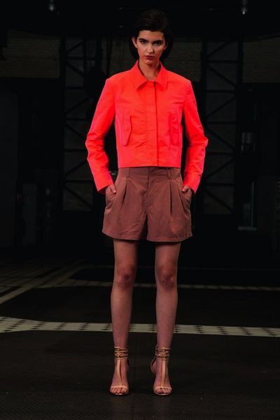 IQ Berlin Model braune Shorts