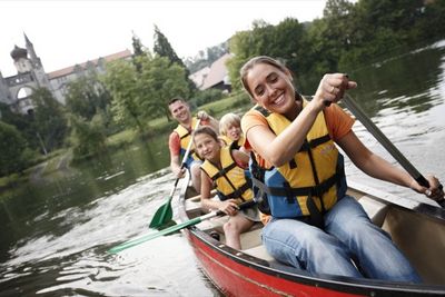 Im kurvenreiche Flusslauf der Donau paddeln