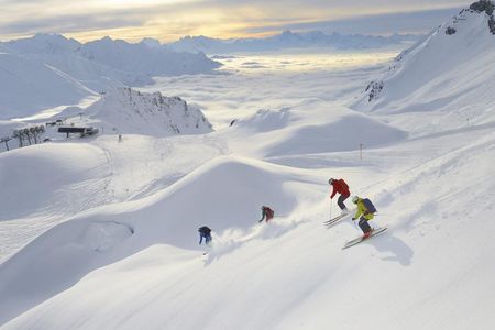 Wo Freeride-Könner auf 200 Kilometer Gelände „abfahren“ – das österreichische Weltdorf St. Anton am Arlberg und sein Skigebiet starten am 13. Dezember 2021 in die Wintersaison