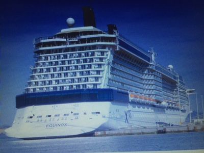 Der kleine Mann geht auf Kreuzfahrt und das hochgiftige Schweroel des Touristentankers stoert ihn dabei nicht