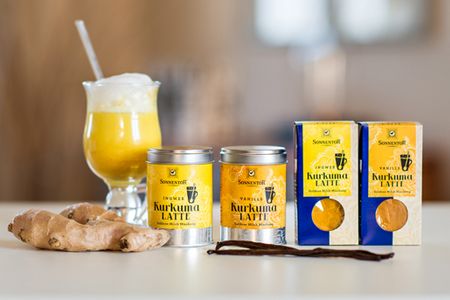 Den Kurkuma Latte von Sonnentor gibt es jetzt in zwei leckeren Gewuerzmischungen