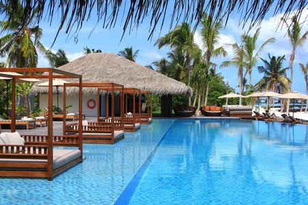 Reisen und Urlaub: Luxus unter Palmen - Das neu eröffnete Villenresort „The Residence Maldives“ lockt  ins Inselparadies