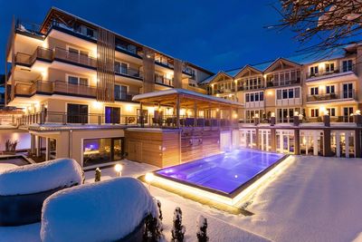 Nach einem Tag an der frischen Winterluft entspannen Gäste des Bodenmaiser Hof/Bayerischer Wald im Spa mit beheizten Innen- und Außenpools