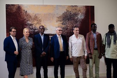 Dirk Geuer, Claudia Jerger, Prof. Abdoulaye Baila Ndiaye, S.E. Botschafter Sönke Siemon, Dieter Nuhr, Dr. El Hadji Malick Ndiaye, Prof. Chérif Daha Ba.