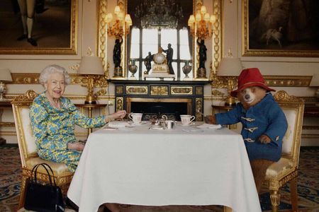 Paddington und Queen Elizabeth II
