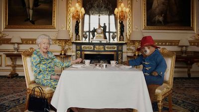 Paddington und Queen Elizabeth II