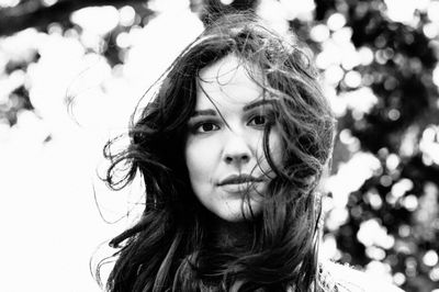 Simin Tander ist begabte Saengerin