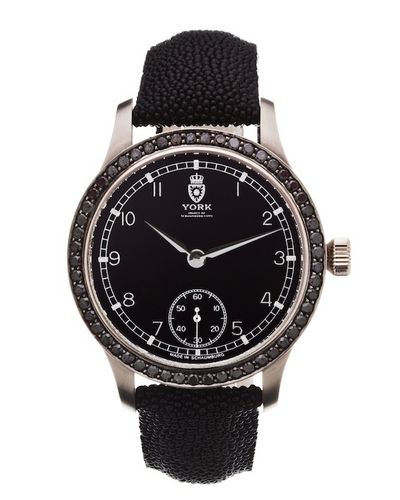 Die noble Uhrenmarke YORK praesentiert die erste Kaviaruhr „Royal Black Caviar“ ab dem 25. April 2013 auf der Weltmesse für Uhren und Schmuck BASELWORLD der Oeffentlichkeit