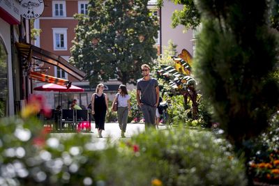 Bad Reichenhalls neue ArchitekTOUR führt unter anderem durch die Fußgängerzone mit vielen sehenswerten Design-Spots
