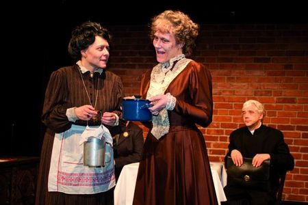 theater  in Göttingen: ARSEN UND SPITZENHÄUBCHEN - skurrile Komödie über mysteriöse Todesfälle bis zum 21.4.2013